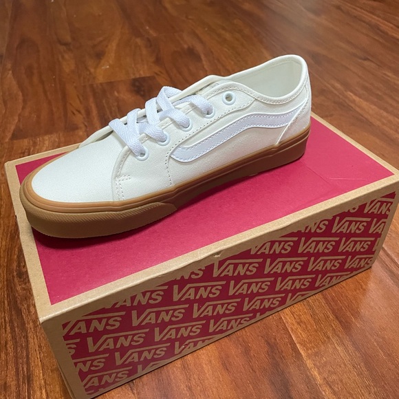 BRAND NEW - Vans Marshmallow Canvas Sneakers with Gum Sole - NWT - Picture 6 of 10